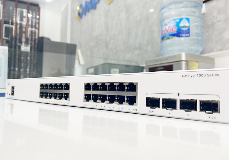 Marmont-24 Ports Switch Cisco C1000-24T-4G-L