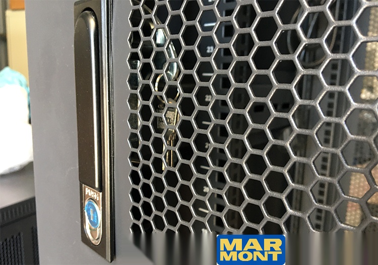 Marmont-tủ rack 42U D1000 hãng UNIRACK