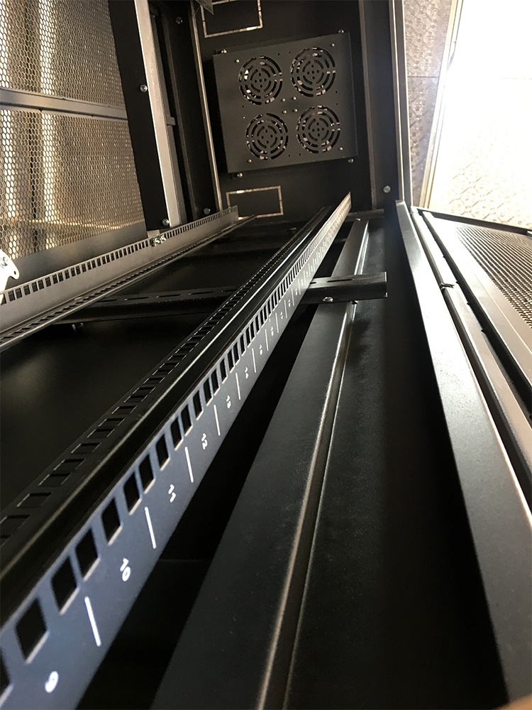 Marmont-tủ rack 42U D1000 hãng UNIRACK