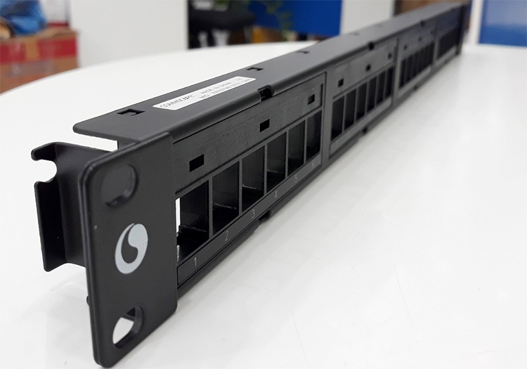 Marmont-Patch panel Commscope Cat5e 24 port