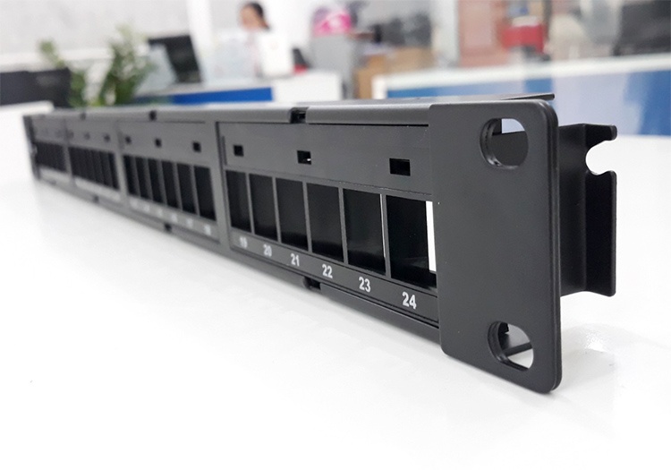 Marmont-Hộp Patch panel cat5 24 port Commscope