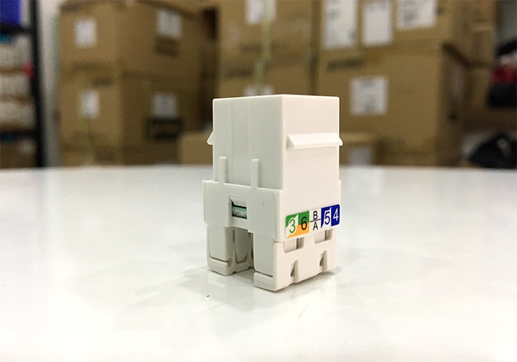 Marmont-Nhân mạng Cat6 Legrand