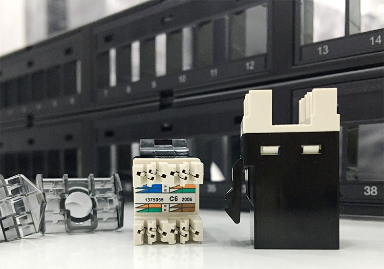 Marmont-Patch Panel Cat6 48 Port COMMSCOPE