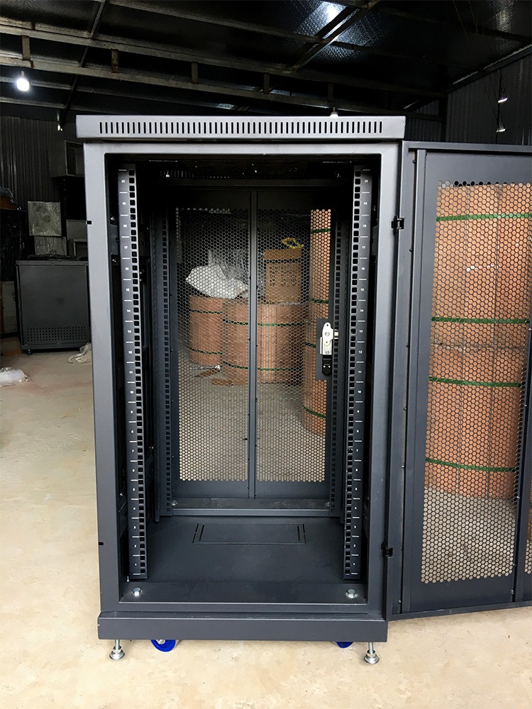 Marmont-Tủ rack 20U D600 mẫu mới 2 cửa lưới màu đen
