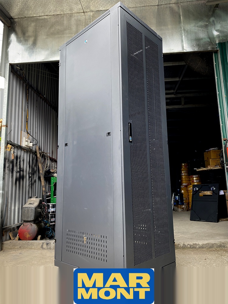 Marmont-tủ rack 42U D800 hãng UNIRACK