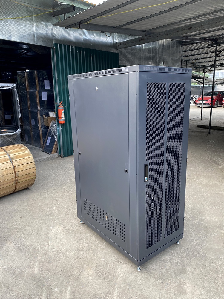 Marmont-tủ rack 32U D1000 hãng UNIRACK